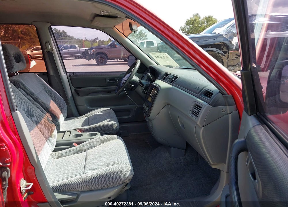 1998 HONDA CR-V LX VIN: JHLRD2849WC005948