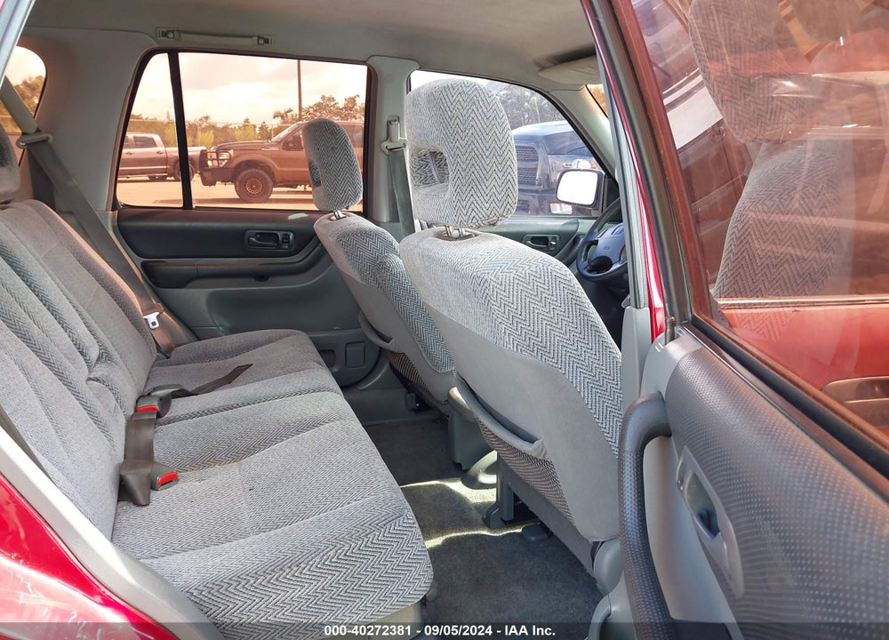 1998 HONDA CR-V LX VIN: JHLRD2849WC005948