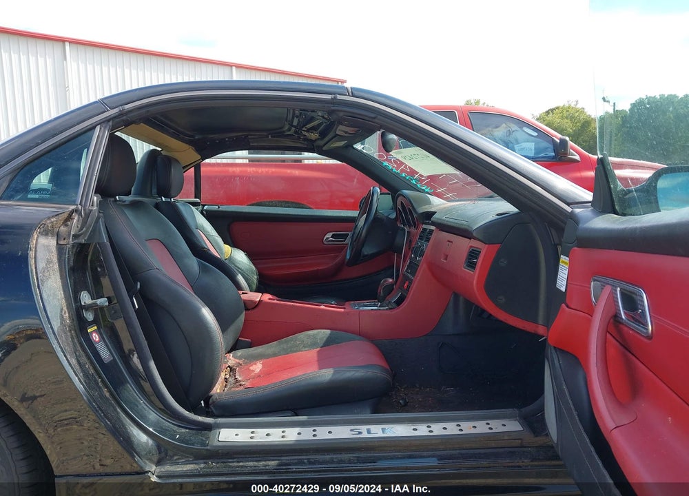2001 MERCEDES-BENZ SLK 230 KOMPRESSOR VIN: WDBKK49F01F174200
