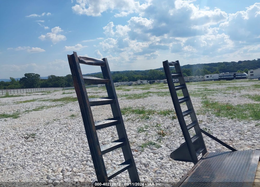 2015 STARLITE TRAILER MFG CO --- VIN: 13YFS2022FC120504