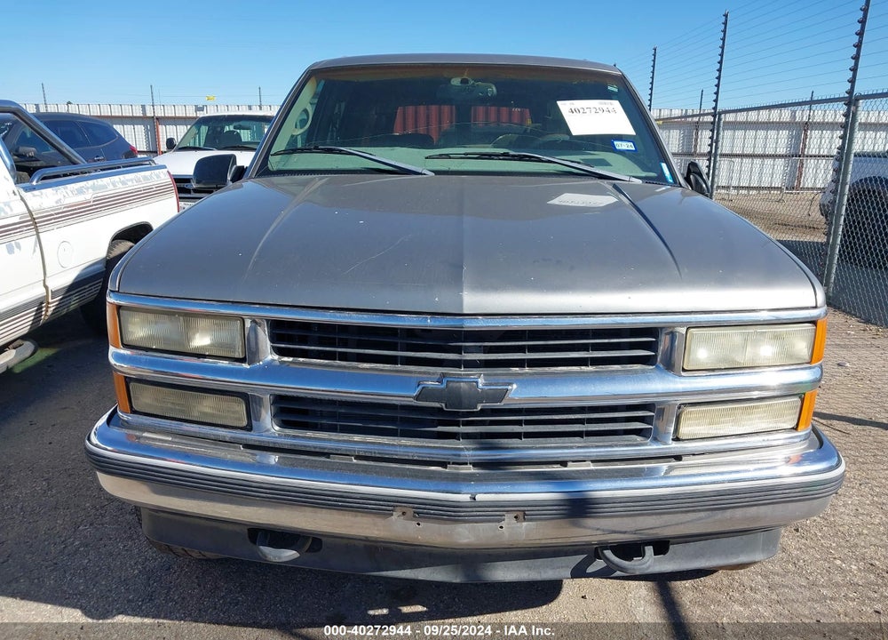 1998 GMC SUBURBAN 1500 SL VIN: 3GKFK16R0WG512074
