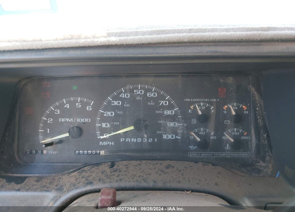 1998 GMC SUBURBAN 1500 SL VIN: 3GKFK16R0WG512074