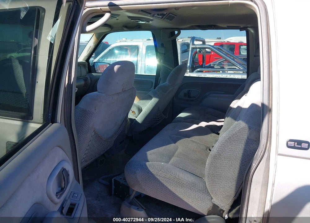 1998 GMC SUBURBAN 1500 SL VIN: 3GKFK16R0WG512074