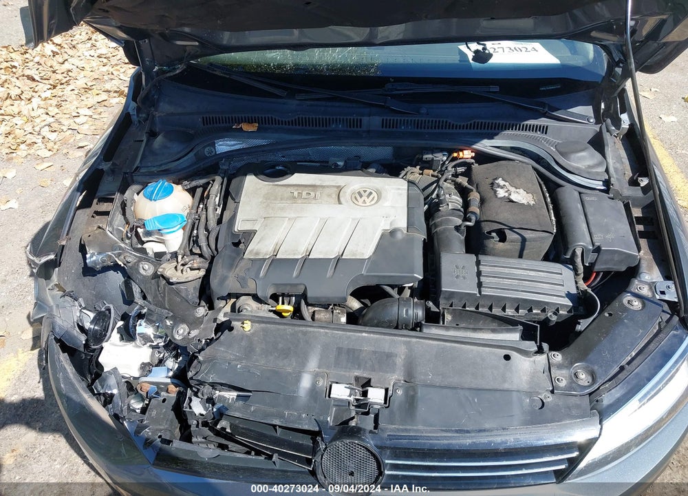 2014 VOLKSWAGEN JETTA 2.0L TDI VIN: 3VW3L7AJ5EM227495
