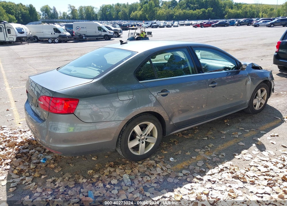 2014 VOLKSWAGEN JETTA 2.0L TDI VIN: 3VW3L7AJ5EM227495