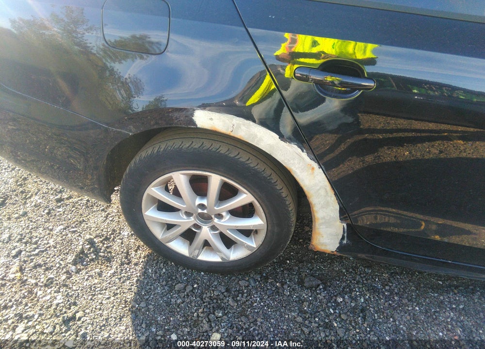 2011 VOLKSWAGEN JETTA 2.5L SE VIN: 3VWDZ7AJ7BM353386