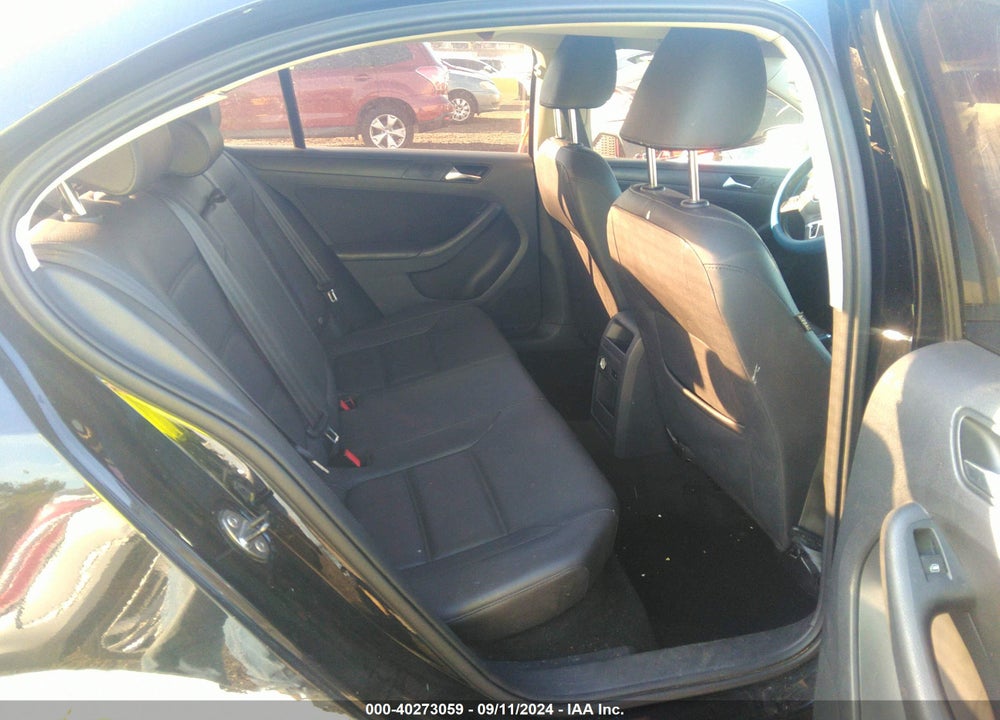 2011 VOLKSWAGEN JETTA 2.5L SE VIN: 3VWDZ7AJ7BM353386