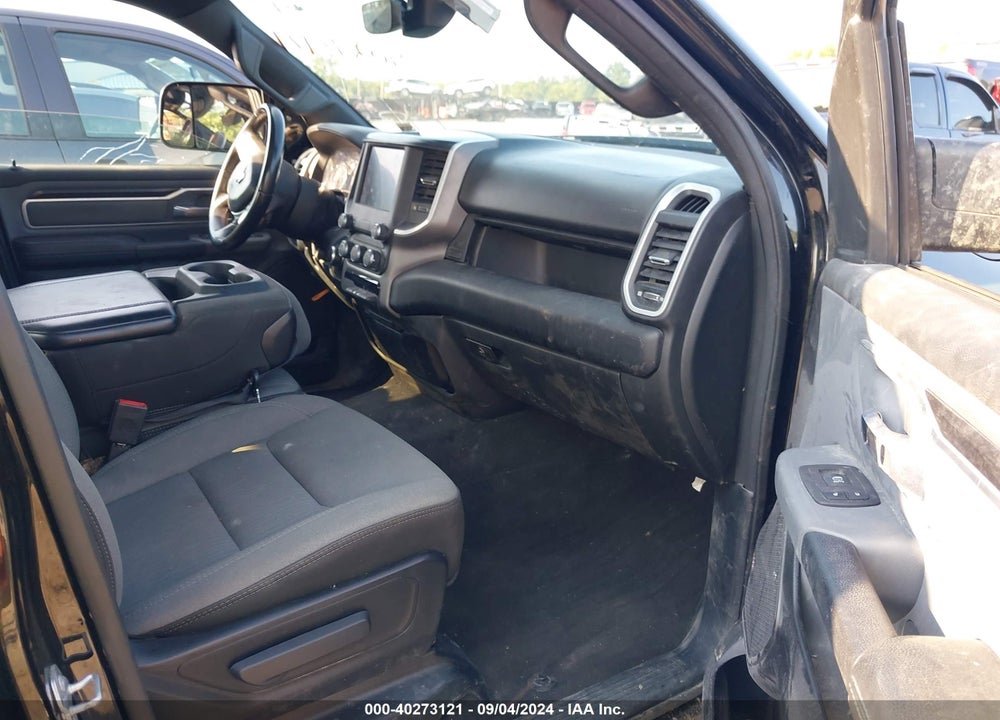 2022 RAM 1500 BIG HORN QUAD CAB 4X4 6'4 BOX VIN: 1C6SRFBTXNN184213