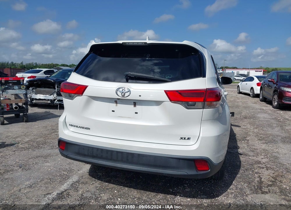 2019 TOYOTA HIGHLANDER XLE VIN: 5TDKZRFH9KS355233