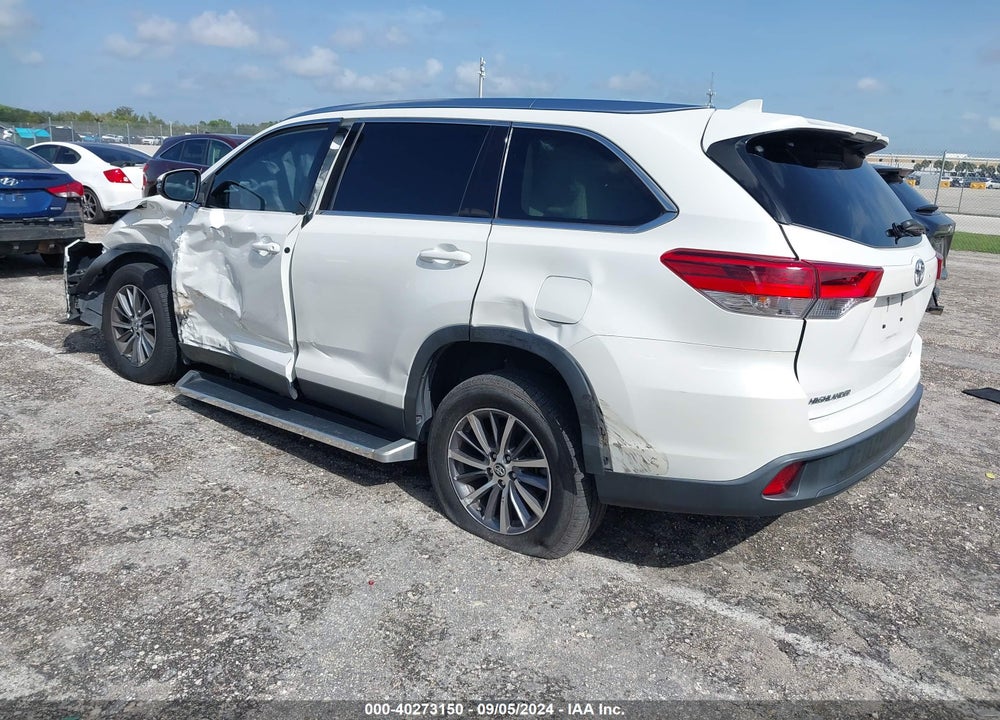 2019 TOYOTA HIGHLANDER XLE VIN: 5TDKZRFH9KS355233