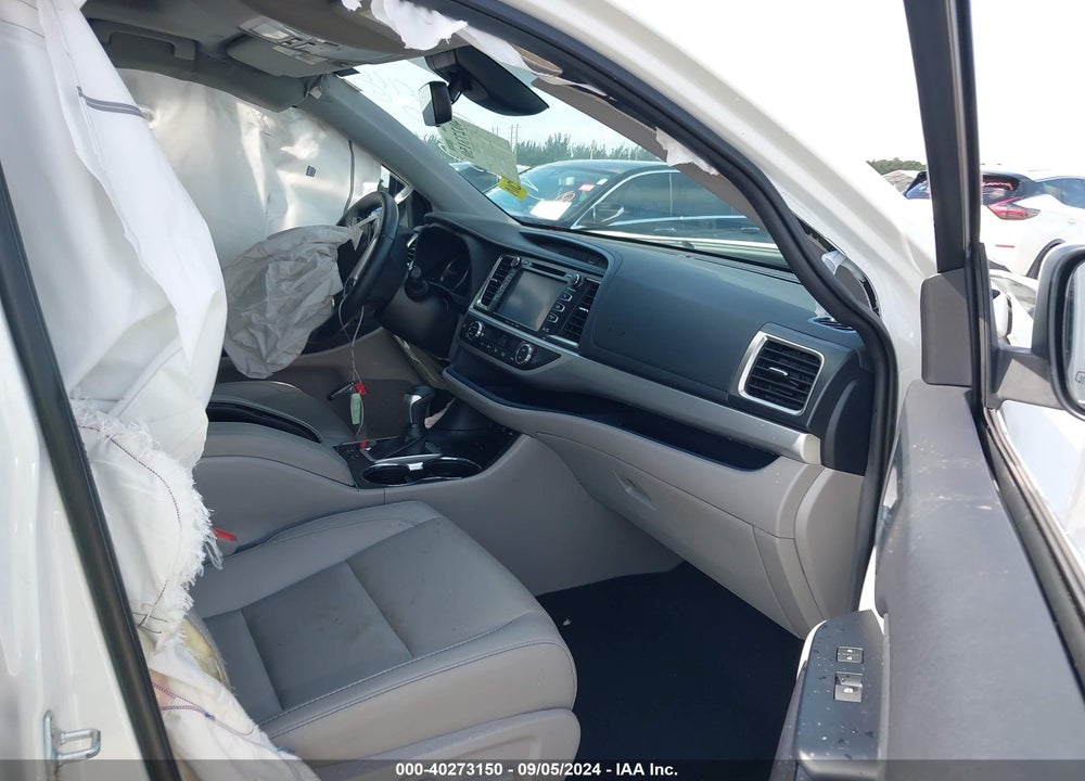 2019 TOYOTA HIGHLANDER XLE VIN: 5TDKZRFH9KS355233