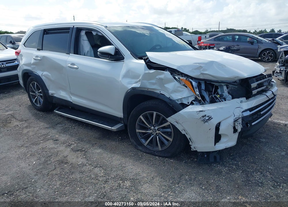 2019 TOYOTA HIGHLANDER XLE VIN: 5TDKZRFH9KS355233
