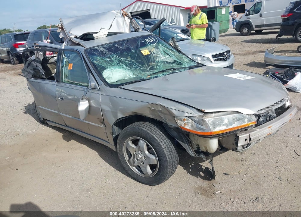 1998 HONDA ACCORD EX V6 VIN: 1HGCG1659WA037148