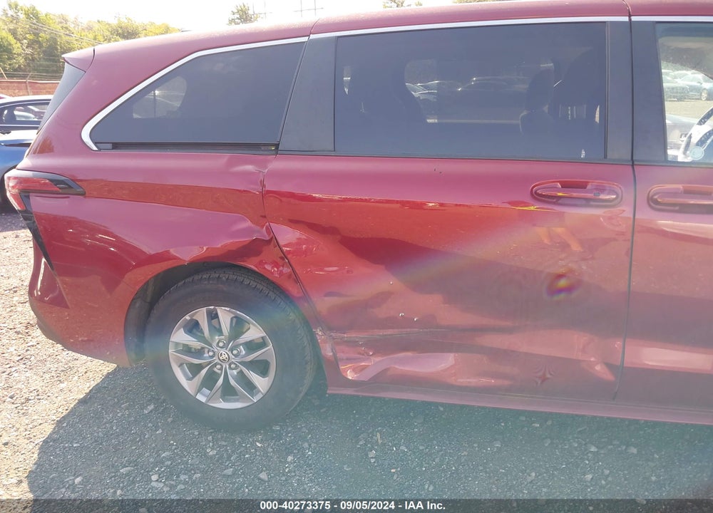 2021 TOYOTA SIENNA LE VIN: 5TDKRKEC5MS045502
