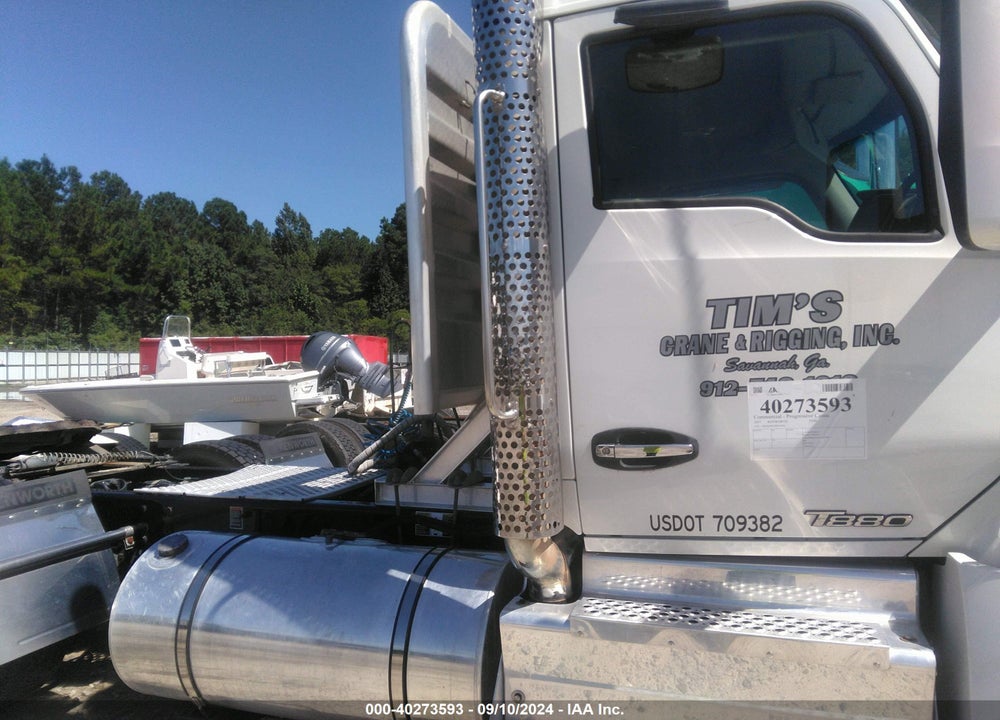 2017 KENWORTH T880 VIN: 1XKZD49X5HJ150599