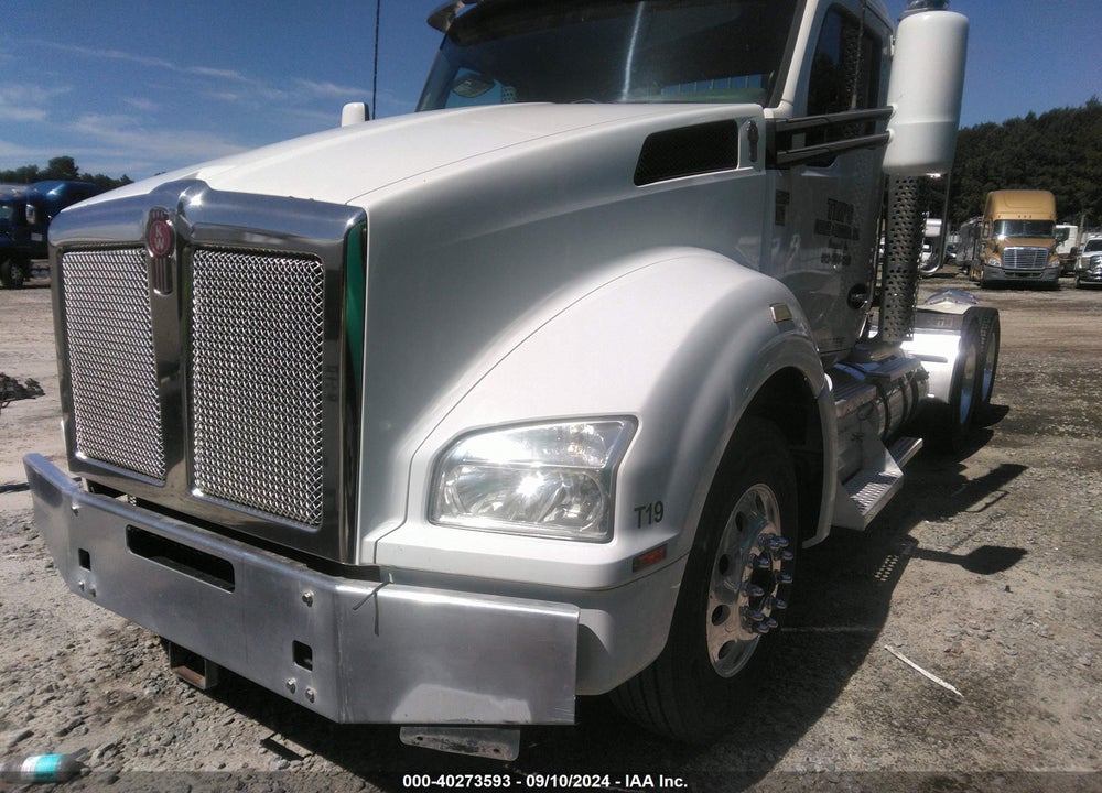 2017 KENWORTH T880 VIN: 1XKZD49X5HJ150599