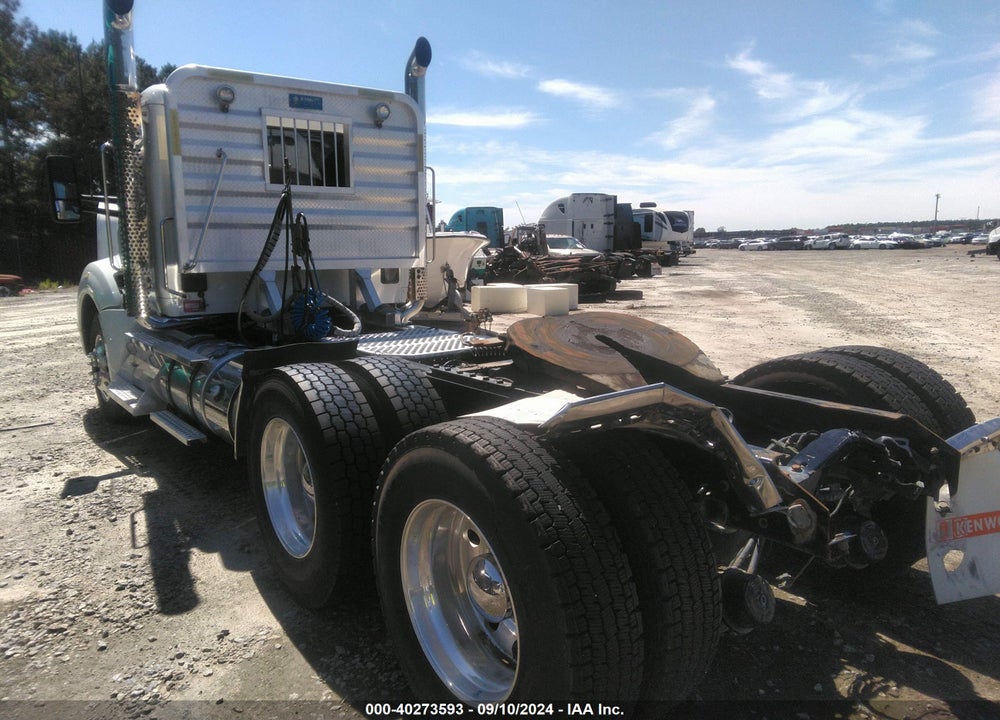 2017 KENWORTH T880 VIN: 1XKZD49X5HJ150599