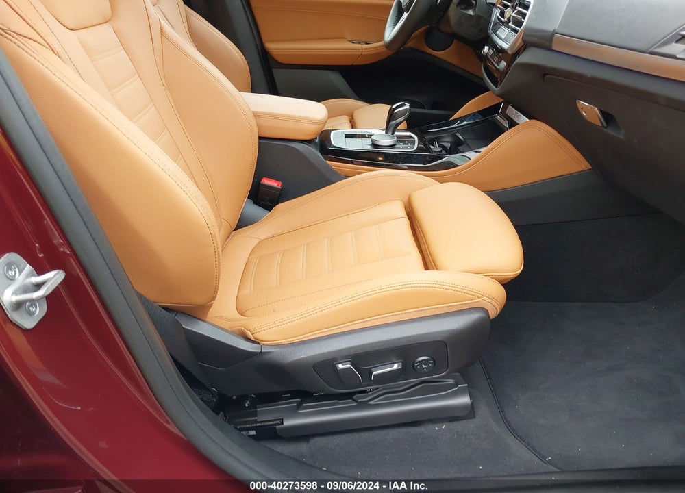 2024 BMW X4 VIN: 5UX33DT04R9W77860