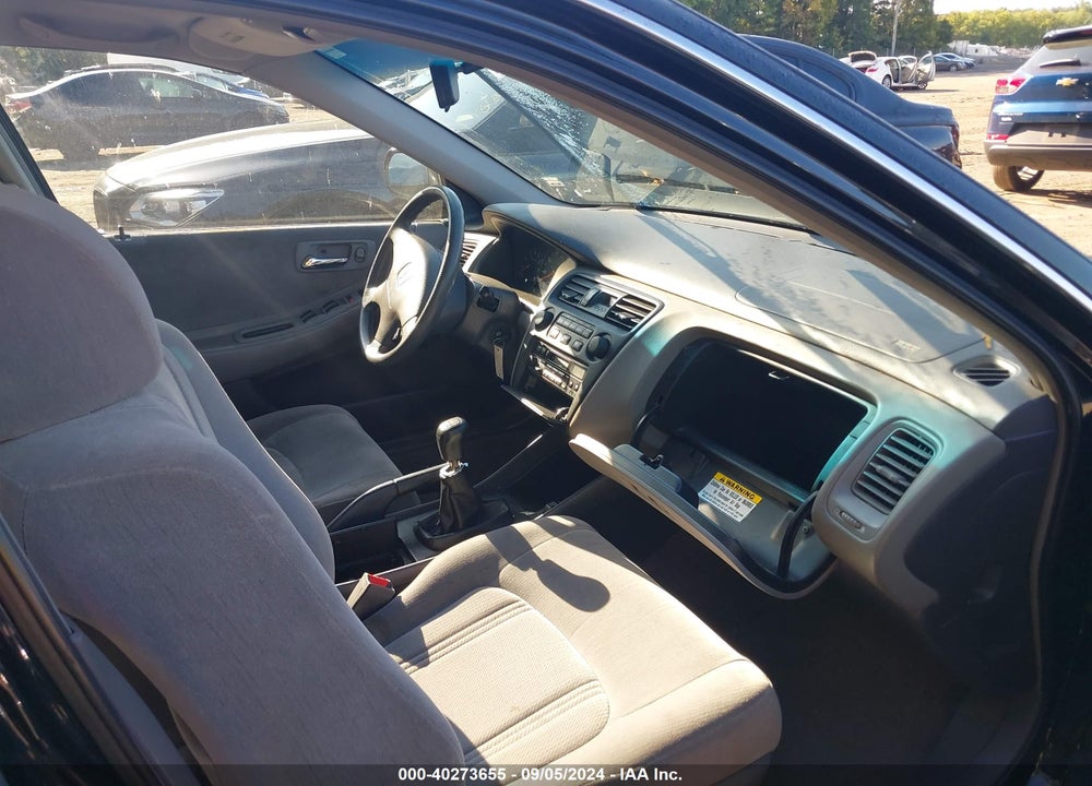 1999 HONDA ACCORD LX VIN: JHMCG5545XC009396