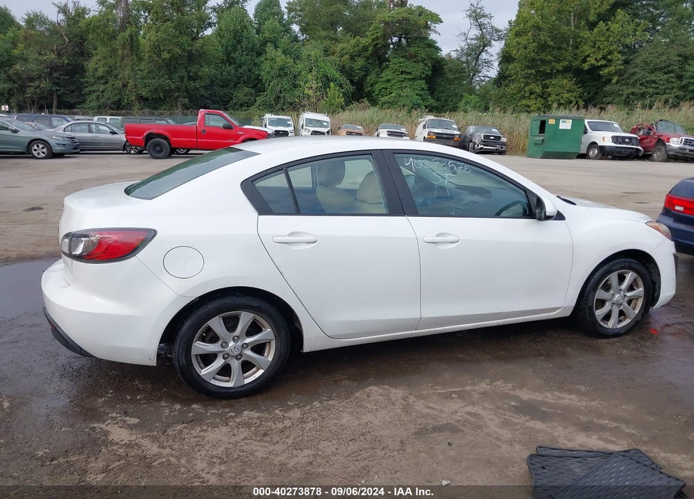 2011 MAZDA 3 I TOURING VIN: JM1BL1VG7B1393181