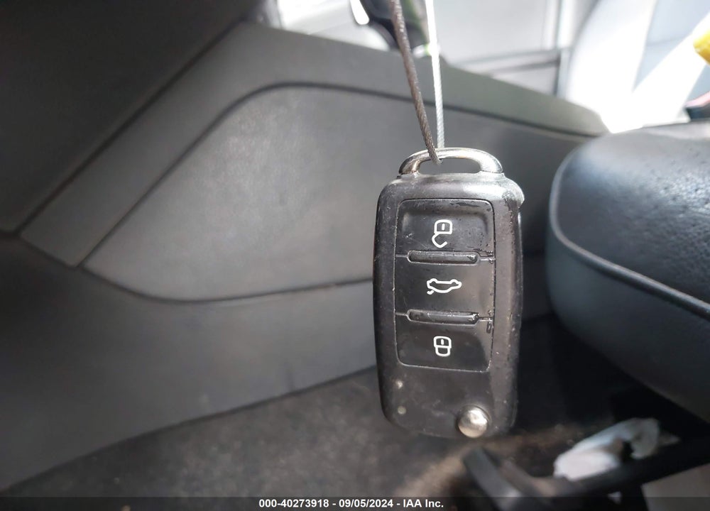 2015 VOLKSWAGEN JETTA 2.0L TDI SE VIN: 3VWLA7AJ8FM286502