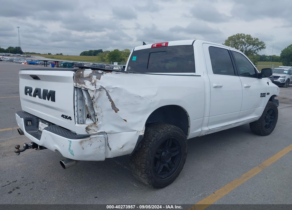 2018 RAM 1500 NIGHT 4X4 5'7 BOX VIN: 1C6RR7MT5JS162892