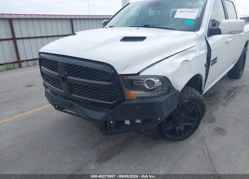2018 RAM 1500 NIGHT 4X4 5'7 BOX VIN: 1C6RR7MT5JS162892