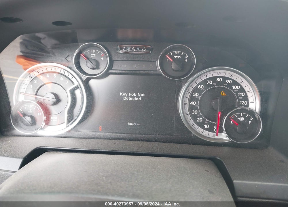 2018 RAM 1500 NIGHT 4X4 5'7 BOX VIN: 1C6RR7MT5JS162892