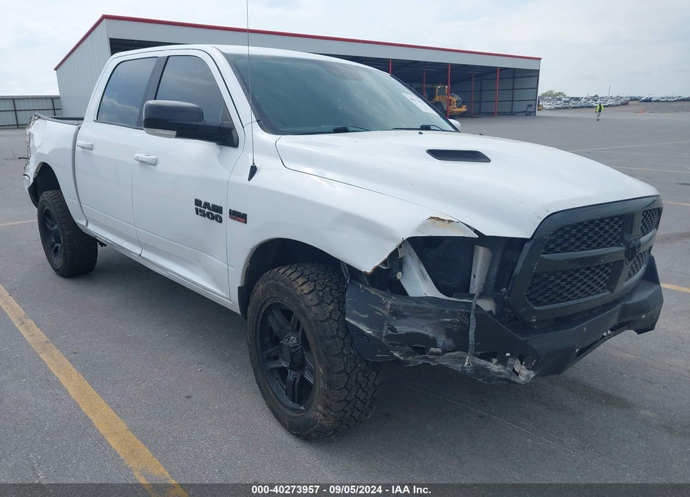 2018 RAM 1500 NIGHT 4X4 5'7 BOX VIN: 1C6RR7MT5JS162892