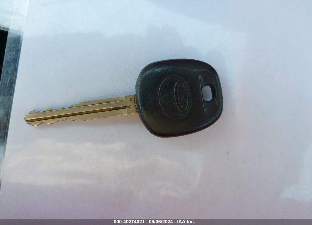 2004 TOYOTA SIENNA XLE VIN: 5TDZA22C44S129448