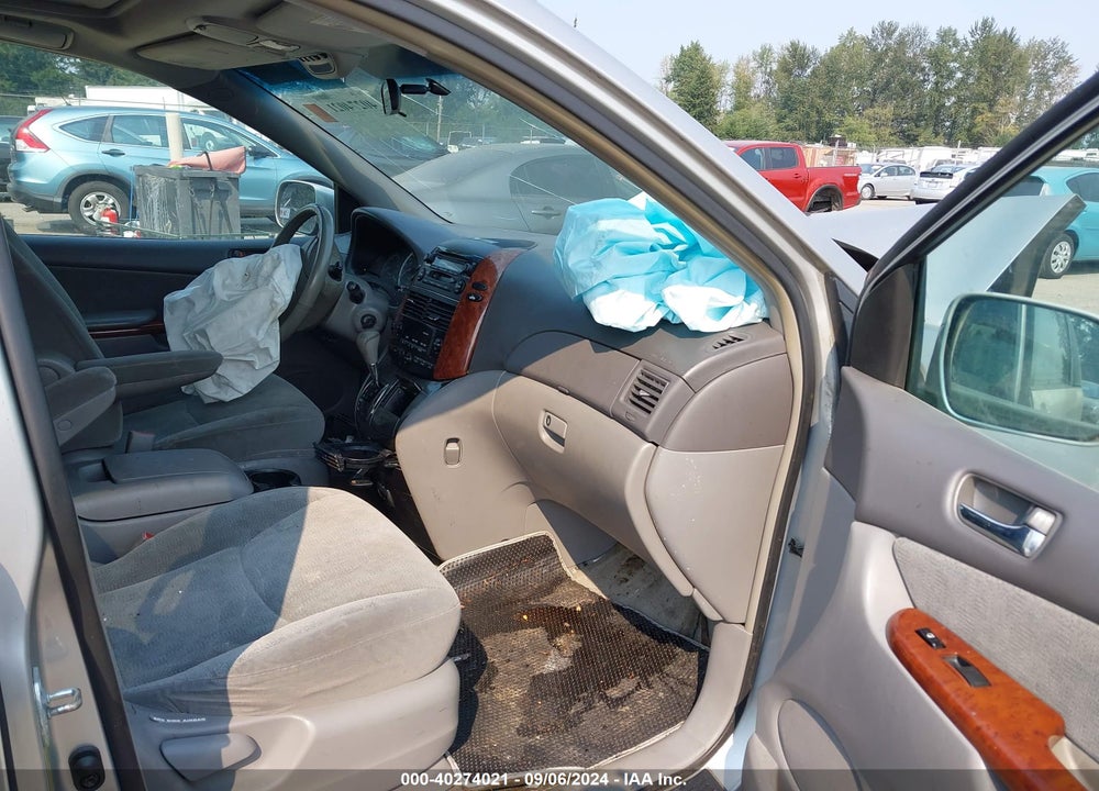 2004 TOYOTA SIENNA XLE VIN: 5TDZA22C44S129448