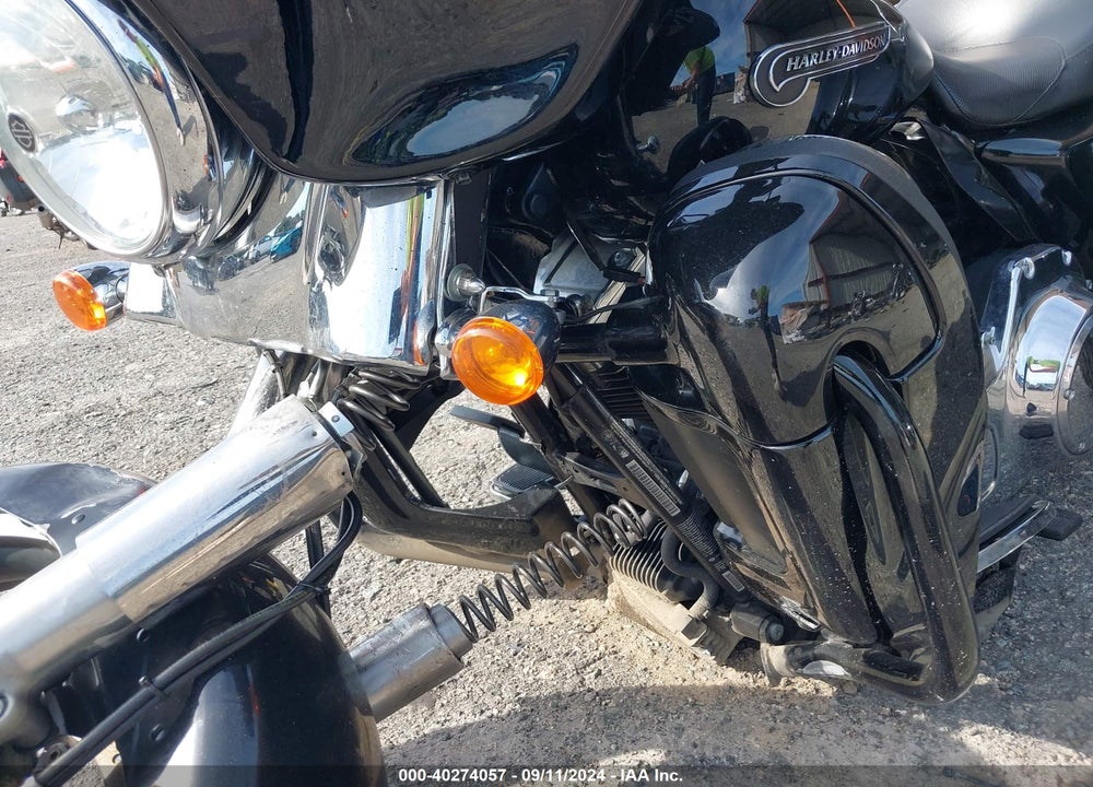 2015 HARLEY-DAVIDSON FLRT FREE WHEELER VIN: 1HD1MCM19FB857930
