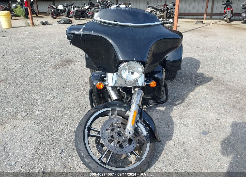 2015 HARLEY-DAVIDSON FLRT FREE WHEELER VIN: 1HD1MCM19FB857930