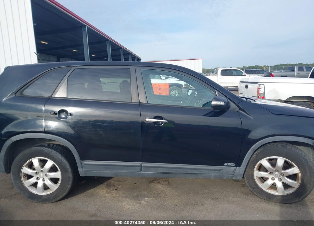 2011 KIA SORENTO LX VIN: 5XYKTCA11BG182992