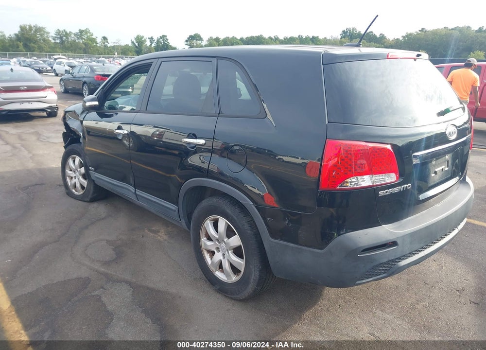 2011 KIA SORENTO LX VIN: 5XYKTCA11BG182992