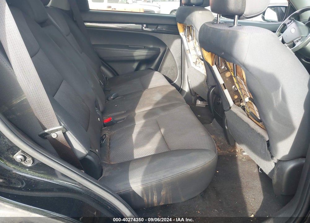 2011 KIA SORENTO LX VIN: 5XYKTCA11BG182992