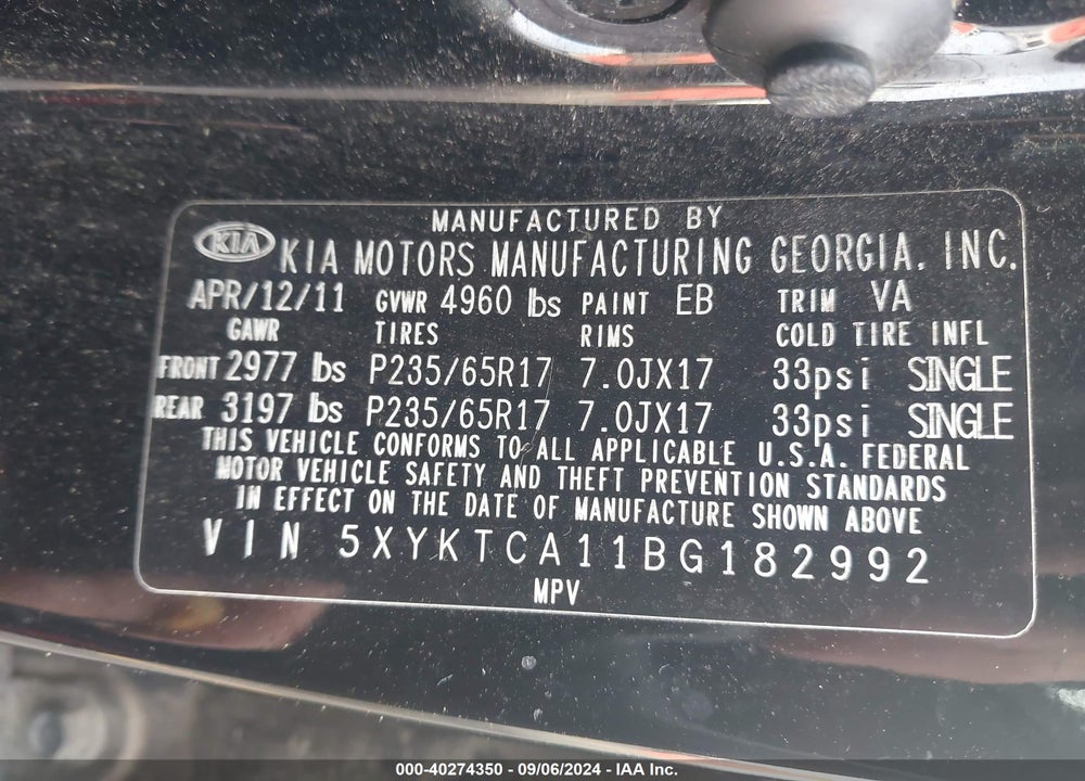 2011 KIA SORENTO LX VIN: 5XYKTCA11BG182992
