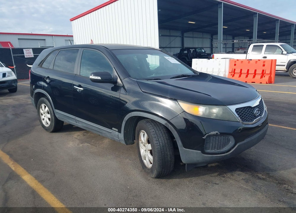 2011 KIA SORENTO LX VIN: 5XYKTCA11BG182992