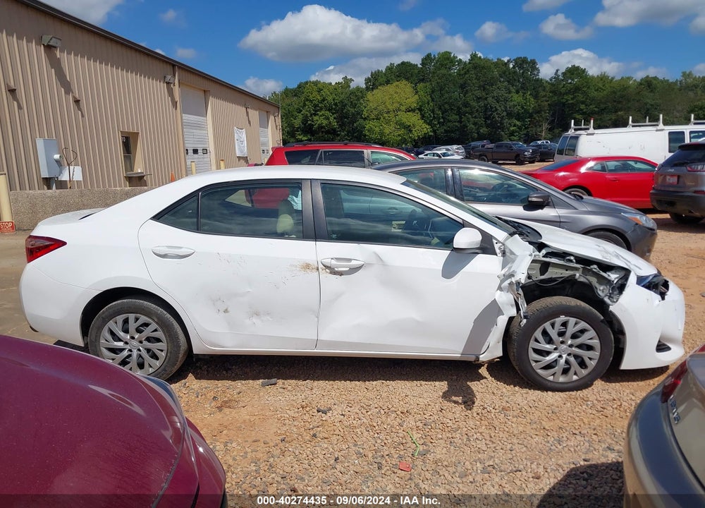 2017 TOYOTA COROLLA LE VIN: 2T1BURHE3HC880131