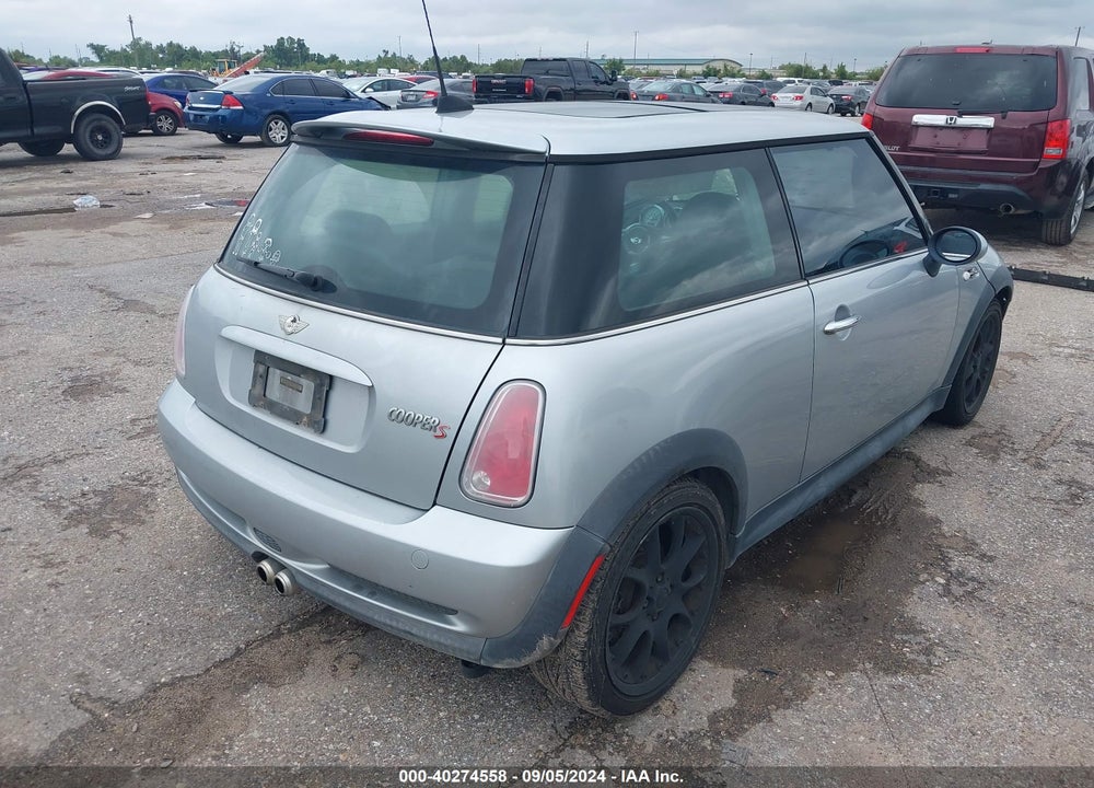 2005 MINI COOPER S VIN: WMWRE33595TL12001