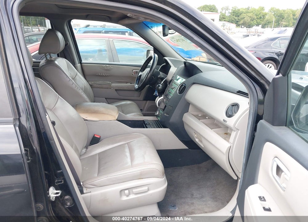 2011 HONDA PILOT EX-L VIN: 5FNYF4H7XBB096296