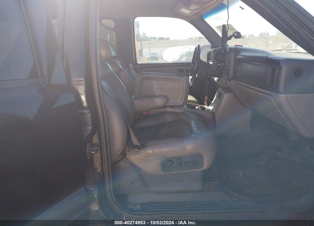 2002 CHEVROLET SUBURBAN 1500 LT VIN: 3GNFK16Z22G309572