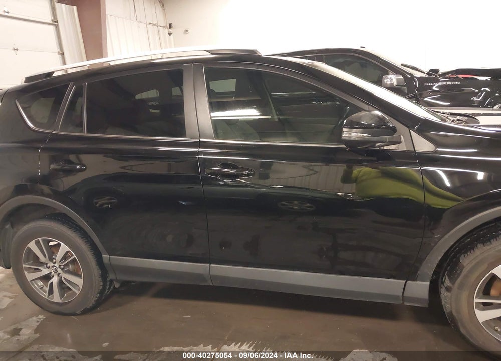 2016 TOYOTA RAV4 XLE VIN: 2T3WFREVXGW250823