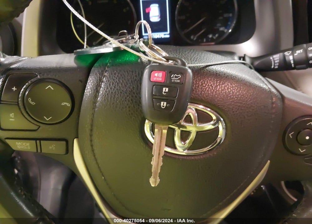 2016 TOYOTA RAV4 XLE VIN: 2T3WFREVXGW250823
