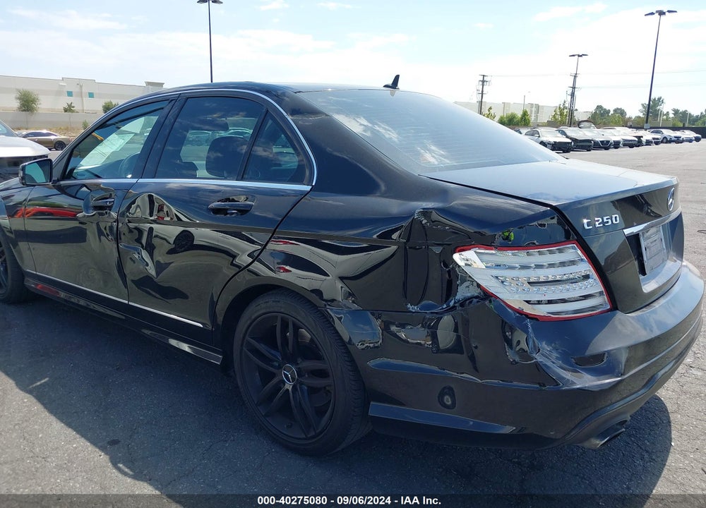 2013 MERCEDES-BENZ C 250 LUXURY/SPORT VIN: WDDGF4HBXDG087712