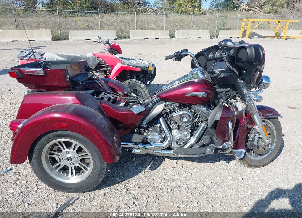 2015 HARLEY-DAVIDSON FLHTCUTG TRI GLIDE ULTRA VIN: 1HD1MAL12FB861159