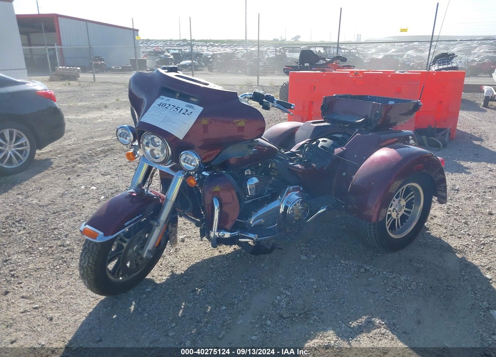 2015 HARLEY-DAVIDSON FLHTCUTG TRI GLIDE ULTRA VIN: 1HD1MAL12FB861159