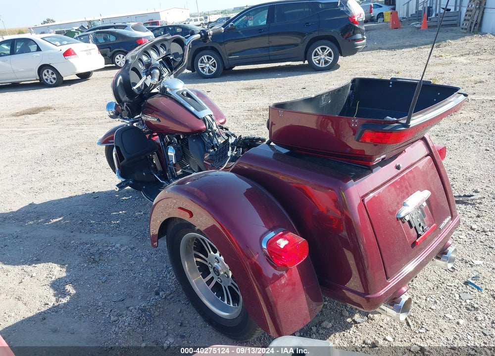 2015 HARLEY-DAVIDSON FLHTCUTG TRI GLIDE ULTRA VIN: 1HD1MAL12FB861159