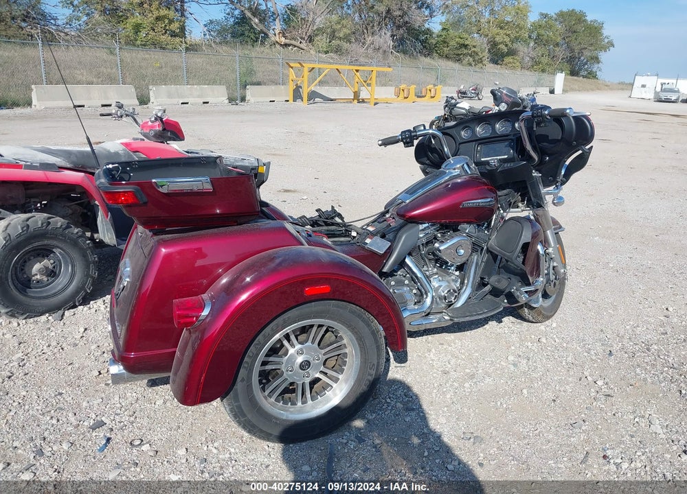 2015 HARLEY-DAVIDSON FLHTCUTG TRI GLIDE ULTRA VIN: 1HD1MAL12FB861159