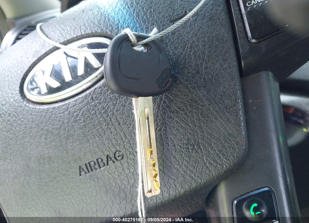 2013 KIA SORENTO LX V6 VIN: 5XYKTDA28DG310307